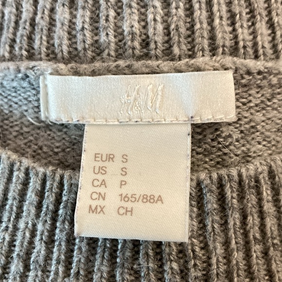 H&M Christmas Gangsta Wrapper Pug ALPACA Sweater UGLY CHRISTMAS SWEATER Sequins - Picture 9 of 9